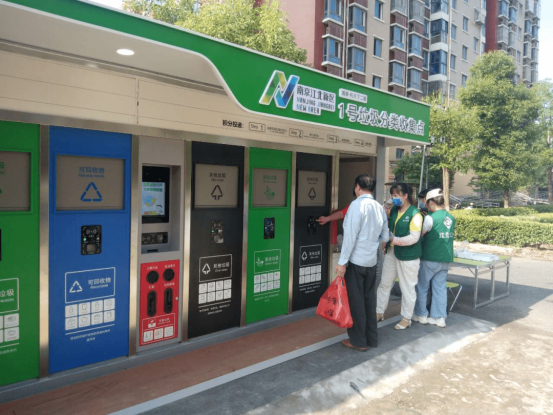 貓先生垃圾分類，垃圾分類設(shè)備，垃圾分類照片