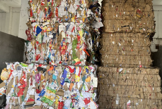 貓先生再生資源回收，智能廢品回收箱，垃圾回收柜